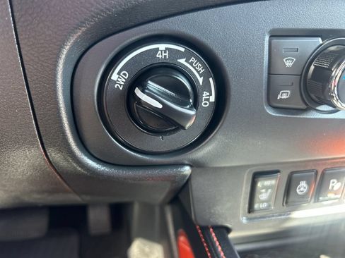 Used 2023 Nissan Frontier PRO-4X w/ Pro Convenience Package AWD/4WD image 33
