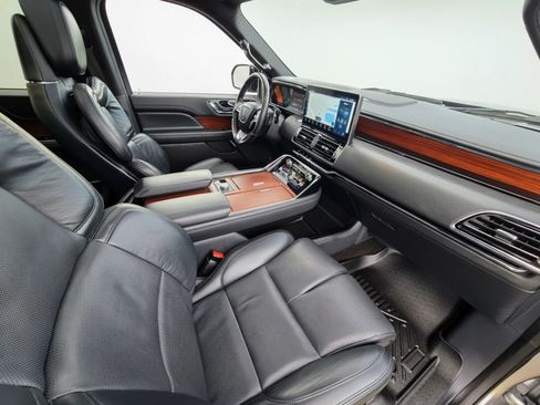Used 2023 Lincoln Navigator L Reserve RWD image 14