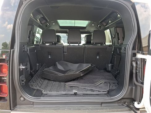 Used 2022 Land Rover Defender 110 X-Dynamic HSE image 28