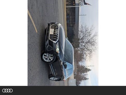 Used 2024 Audi Q3 2.0T Premium image 1