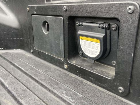 Used 2021 Toyota Tacoma Limited image 36