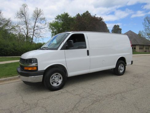 Used 2019 Chevrolet Express 2500 w/ Driver Convenience Package RWD image 2