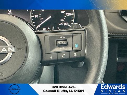 Used 2023 Nissan Rogue SV AWD/4WD image 16