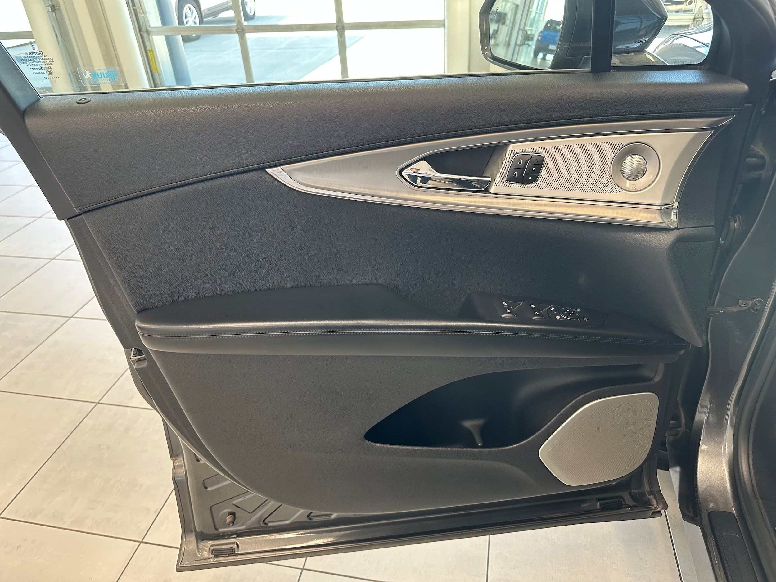 Used 2017 Lincoln MKX Reserve w/ Luxury Package AWD/4WD image 12