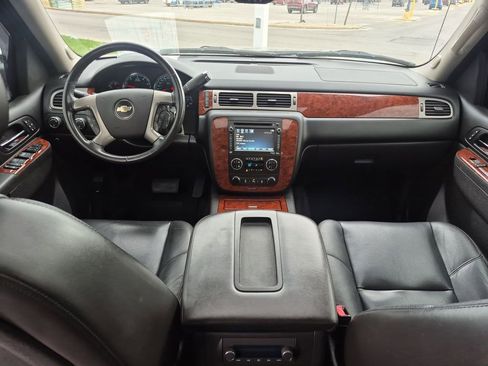 Used 2012 Chevrolet Avalanche LTZ AWD/4WD image 23