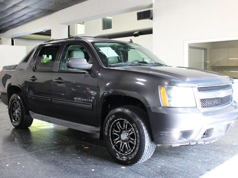 Used 2010 Chevrolet Avalanche LT w/ Luxury Package RWD image 1