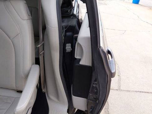 Used 2019 Chrysler Pacifica Touring-L Plus FWD image 28