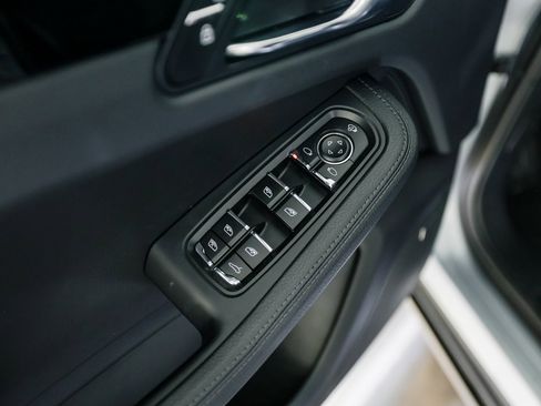 Certified 2025 Porsche Macan image 23