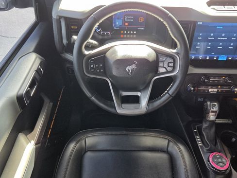 Used 2023 Ford Bronco Badlands image 5