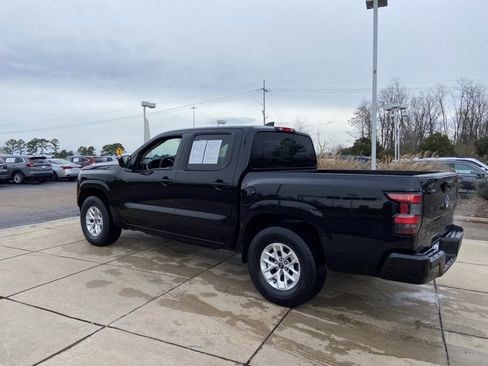 Used 2024 Nissan Frontier SV image 7