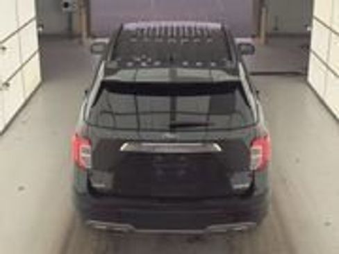 Used 2022 Ford Explorer XLT w/ Equipment Group 202A image 6