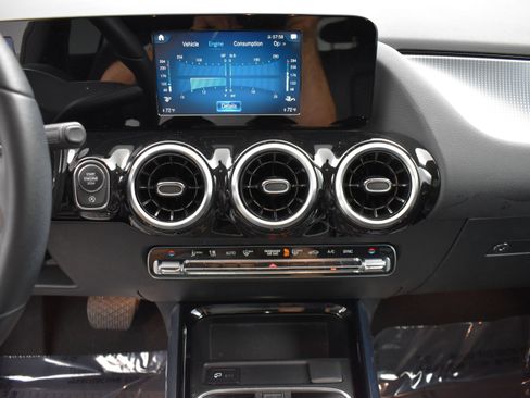 Used 2021 Mercedes-Benz GLA 250 4MATIC image 13