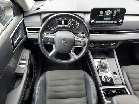 Used 2023 Mitsubishi Outlander SE Black Edition image 10