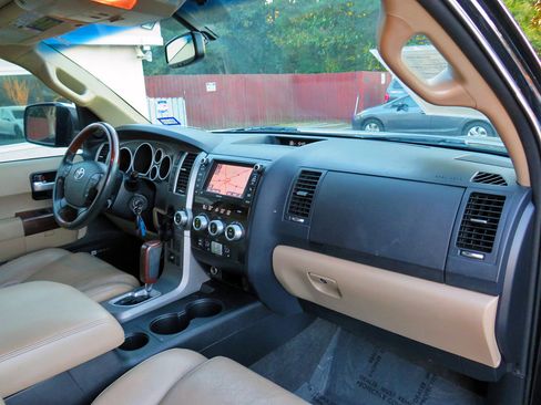 Used 2013 Toyota Sequoia Platinum image 18