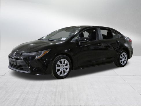 Used 2024 Toyota Corolla LE image 3