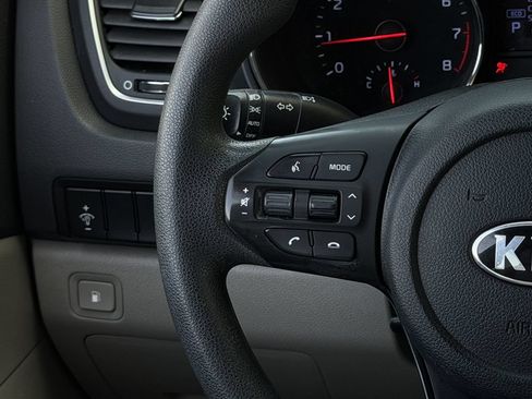 Used 2021 Kia Sedona LX FWD image 14