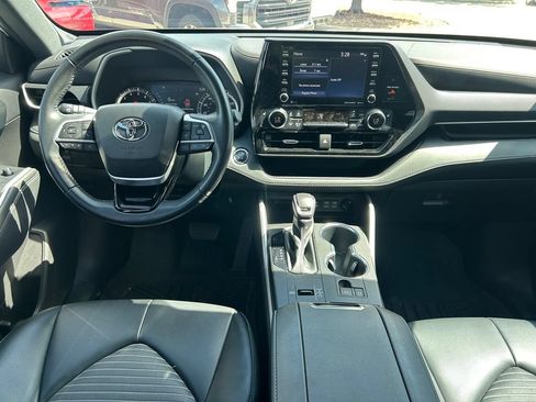 Used 2022 Toyota Highlander XSE FWD image 19