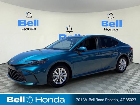 Used 2025 Toyota Camry LE w/ Convenience Package FWD image 1