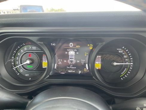 Used 2024 Jeep Wrangler Unlimited w/ Convenience Group AWD/4WD image 22