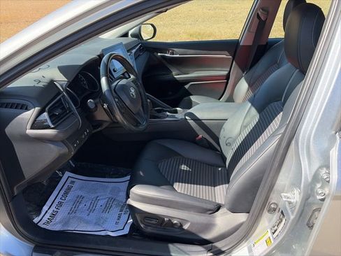 Used 2022 Toyota Camry SE image 5