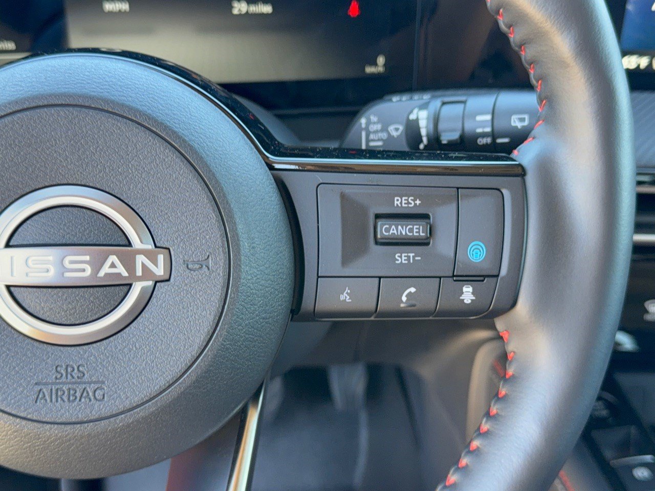 Used 2025 Nissan Kicks SR w/ SR Premium Package AWD/4WD image 19