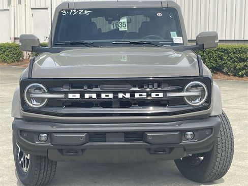 New 2025 Ford Bronco Outer Banks image 8