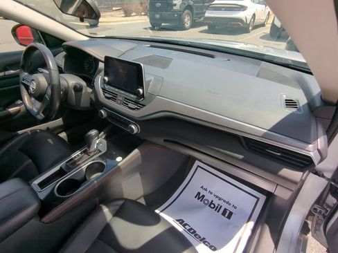 Used 2024 Nissan Altima 2.5 SR FWD image 40
