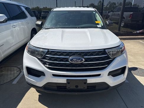 Used 2021 Ford Explorer XLT RWD image 3