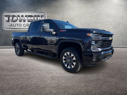 Used 2024 Chevrolet Silverado 2500 Custom w/ Custom Value Package AWD/4WD image 3