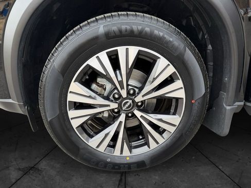 Used 2023 Nissan Rogue SV image 14