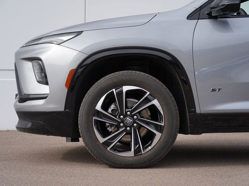 Used 2025 Buick Enclave Sport Touring image 11