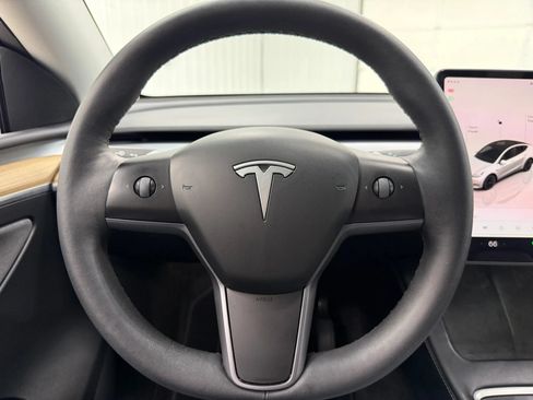 Used 2024 Tesla Model Y Long Range AWD/4WD image 21