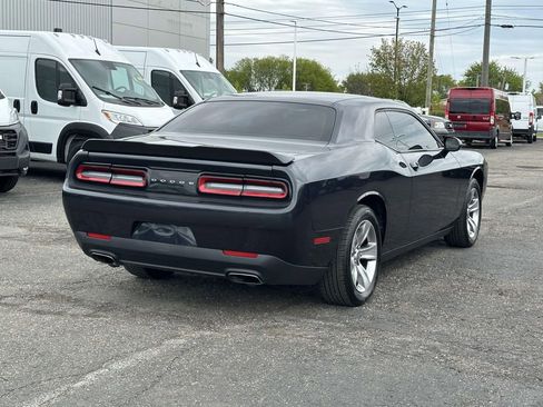 Used 2016 Dodge Challenger SXT RWD image 4