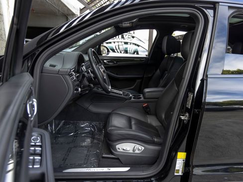 Certified 2022 Porsche Macan S AWD/4WD image 25
