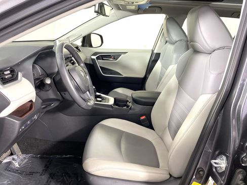 Used 2019 Toyota RAV4 Limited w/ Advanced Technology Package AWD/4WD image 17