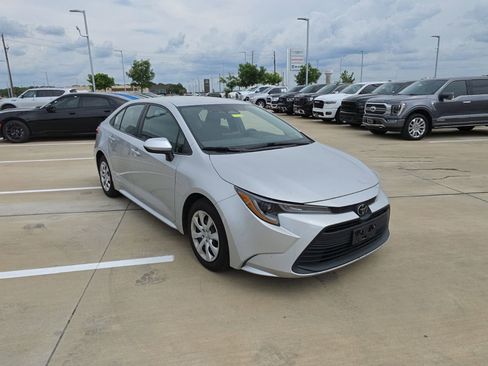 Used 2024 Toyota Corolla LE FWD image 7
