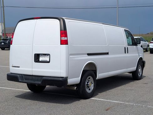 Used 2025 Chevrolet Express 2500 Extended w/ Driver Convenience Package RWD image 4