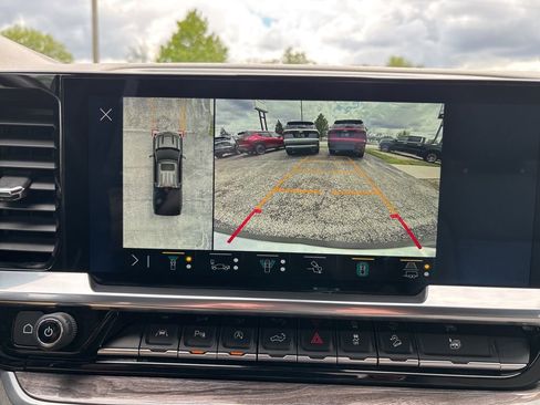 Used 2022 Chevrolet Silverado 1500 LTZ w/ Z71 Off-Road Package AWD/4WD image 25