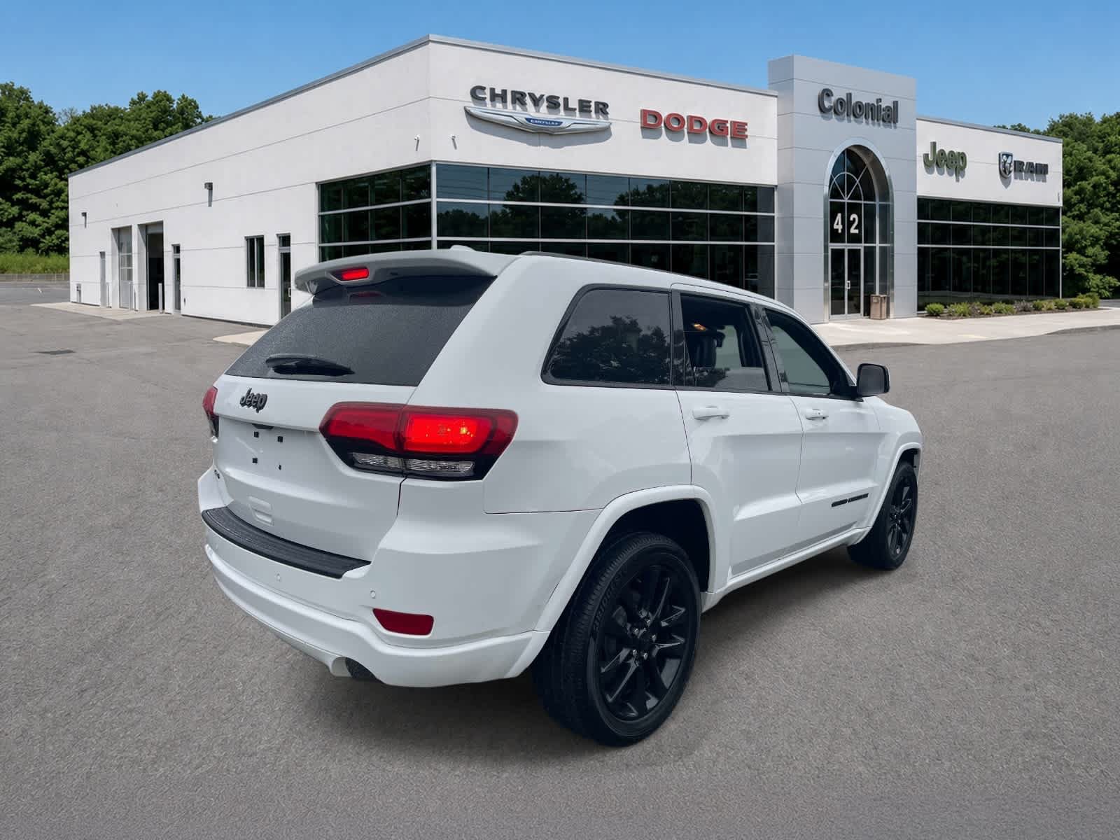 Used 2018 Jeep Grand Cherokee Altitude AWD/4WD image 8