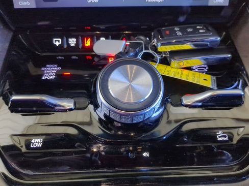 Used 2022 Jeep Grand Wagoneer Series I image 9