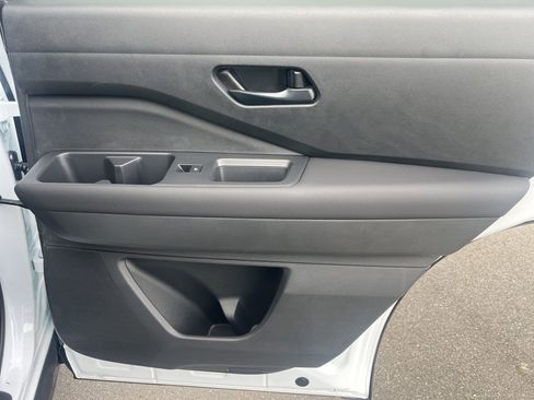 New 2025 Nissan Pathfinder SV image 25