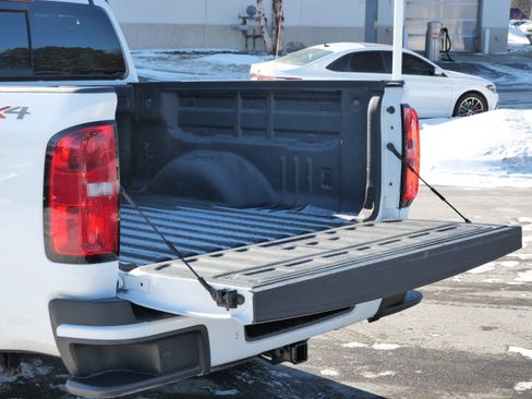 Used 2021 Chevrolet Colorado LT w/ Safety Package image 18