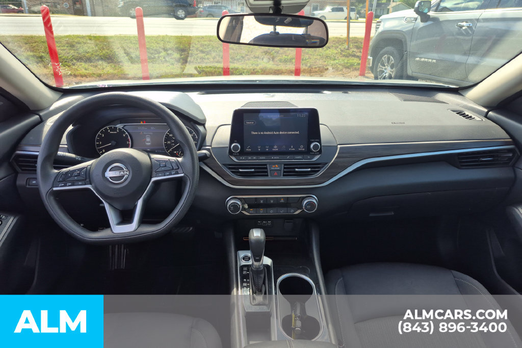 Used 2024 Nissan Altima 2.5 SV FWD image 11