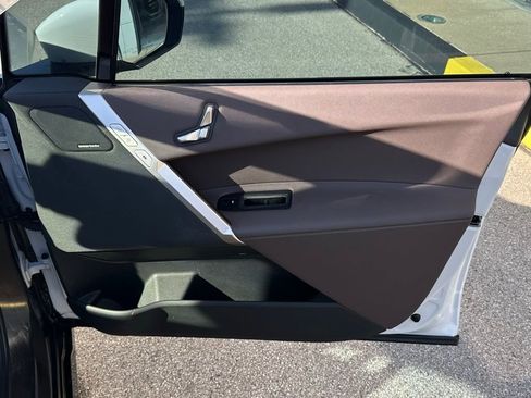 Used 2022 BMW iX xDrive50 w/ Sport Package image 31