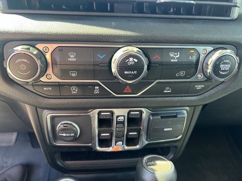 Used 2024 Jeep Gladiator Sport image 33