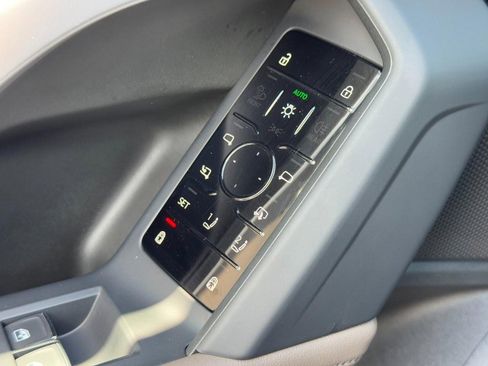 Used 2025 Audi Q5 Premium w/ Convenience Package image 16