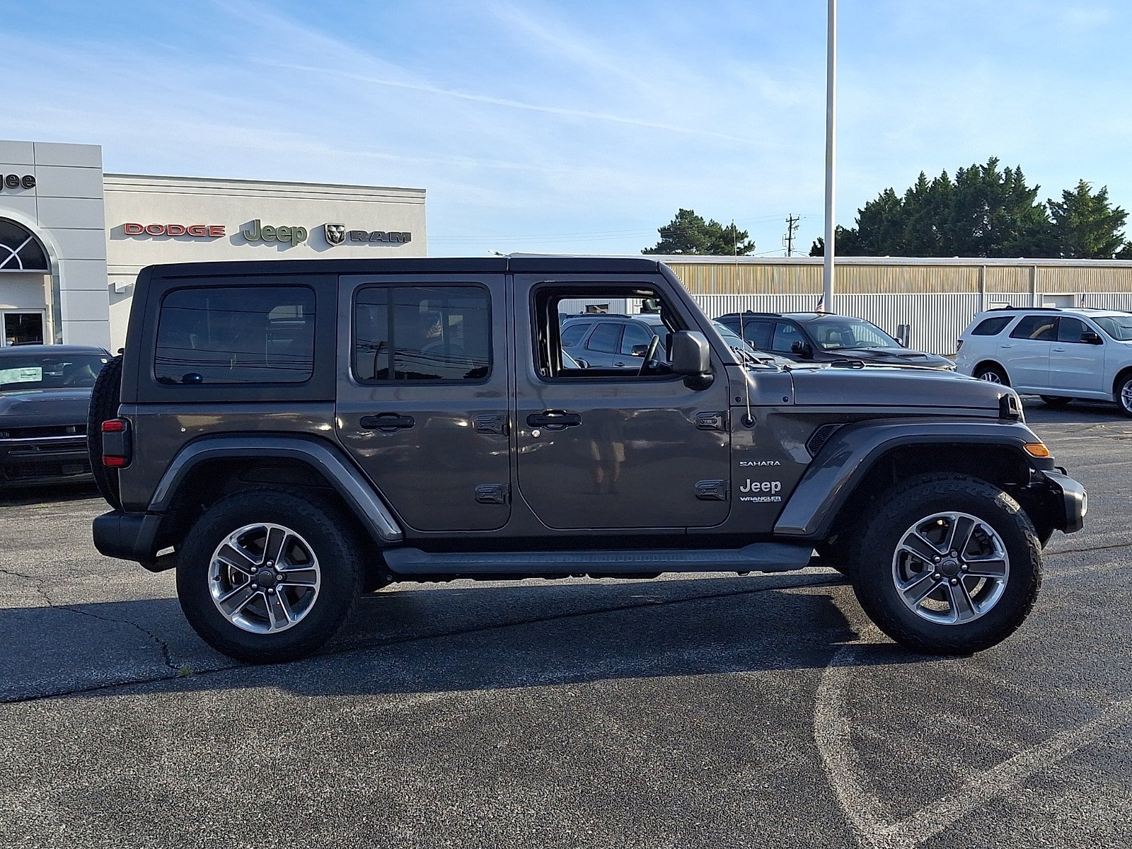 Used 2020 Jeep Wrangler Unlimited Sahara AWD/4WD image 7