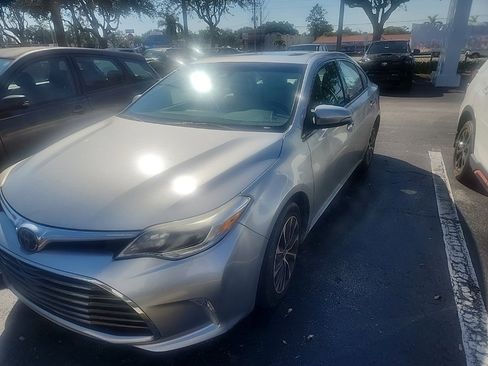 Certified 2018 Toyota Avalon XLE image 2