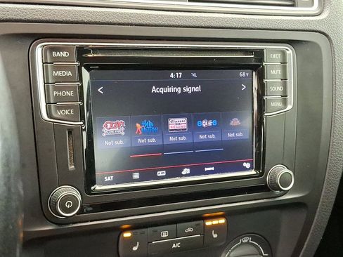 Used 2017 Volkswagen Jetta SE FWD image 14