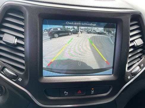 Used 2022 Jeep Cherokee Trailhawk AWD/4WD image 10